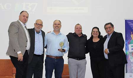IAC homenageia Impulsa Comunicação por seus serviços prestados à agricultura brasileira